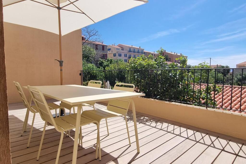 Apartment Au Centre Du Village Cargese